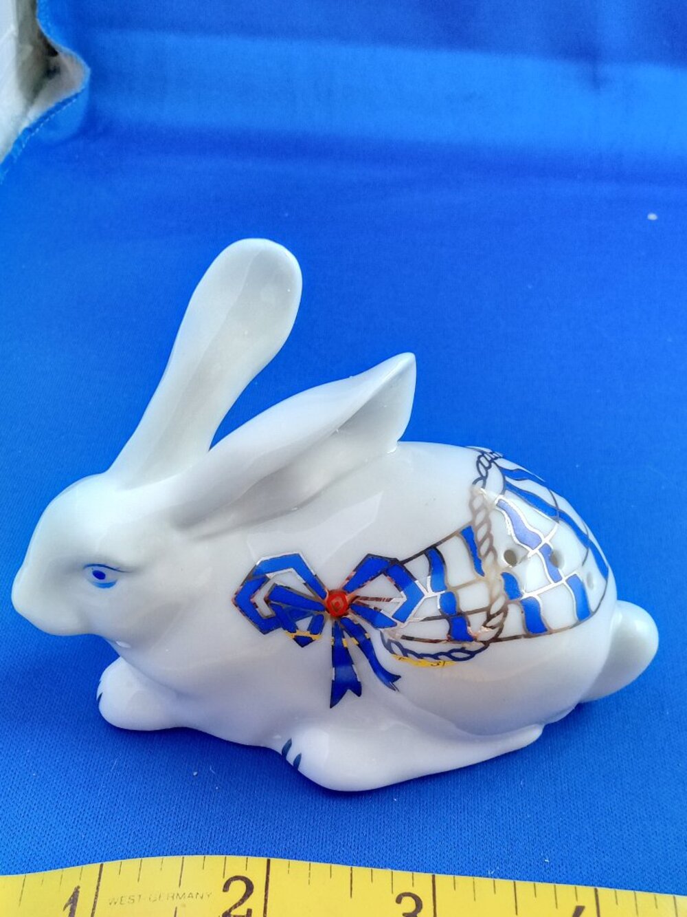 Elizabeth Arden 1993 Bayberry Royale Rabbit Porcelain Pomander